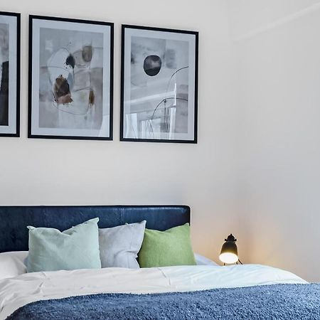 Stylish Excel 3 Bedroom Flat Лондон Екстер'єр фото